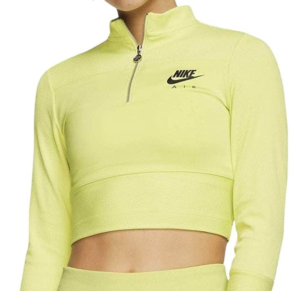 NWOT NIKE Cropped Workout Top